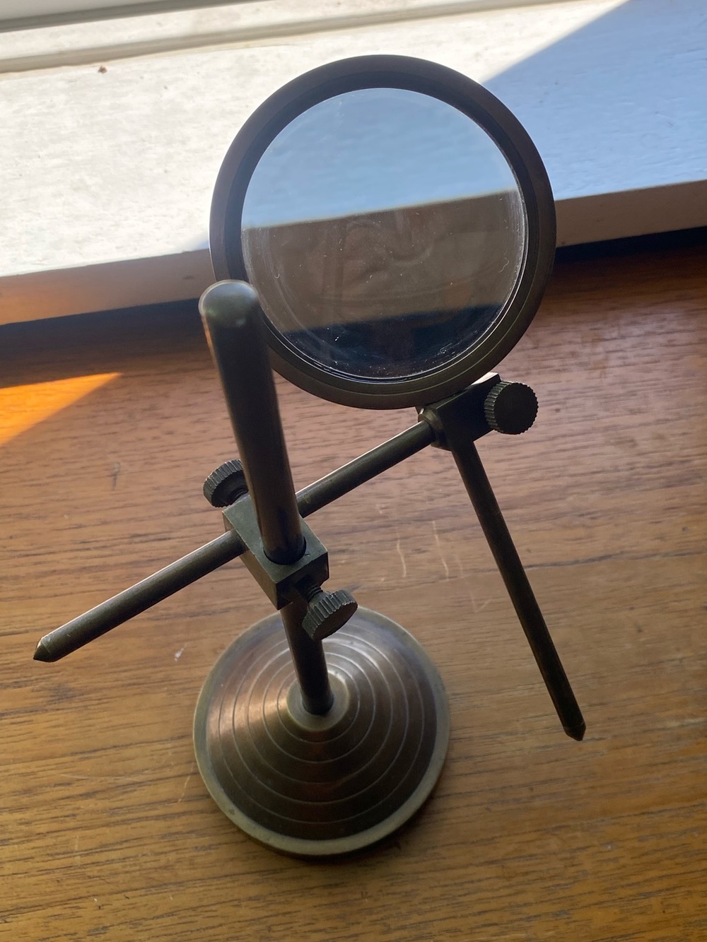 Antique tabletop desk magnifying glass brass